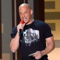 Vin Diesel Menyanyi untuk Mengenang Paul Walker di MTV Movie Awards 2015