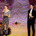 Shailene Woodley Ditemani Miles Teller Terima Piala Best Kiss