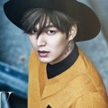 Lee Min Ho Pose Kenakan Topi