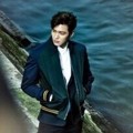 Lee Min Ho Berpose di Pinggir Sungai