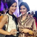 Atiqah Hasiholan dan Fira Basuki Terima Penghargaan di Fashion Nation 2015