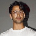 Shaheer Sheikh Hadiri Premier Film 'Turis Romantis'