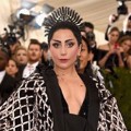 Lady GaGa Hadir di Met Gala 2015