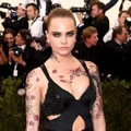 Cara Delevingne Hadir di Met Gala 2015