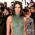 Kendall Jenner Hadir di Met Gala 2015