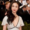 Tang Wei Hadir di Met Gala 2015