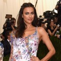 Irina Shayk Hadir di Met Gala 2015