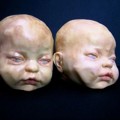 Kue Miniatur Kepala Bayi yang Berbahan Dasar Coklat