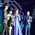 Cindy Claudia Harahap Wakili Terima Piala Lifetime Achievement untuk Mendiang Rinto Harahap