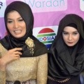 Arzeti Bilbina dan Zaskia Sungkar di Jumpa Pers Puteri Muslimah Indonesia 2015
