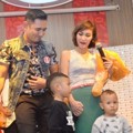 Rio Febrian dan Sabria Kono Saat Launching Album 'Love Is'