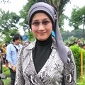Desy Ratnasari Ditemui di TPU Tanah Kusir