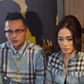 Andhika Pratama dan Ussy Sulistiawaty Merilis Buku 'Bukan Cinta Cinderella'