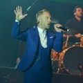 Aksi Ronan Keating di Konser 'Boyzone Back Again No Matter What'