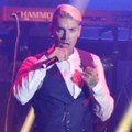 Shane Lynch Saat Tampil di Konser 'Boyzone Back Again No Matter What'