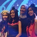 Alya Rohali dan Uni(x) Saat Launching Single 'Tak Berhenti Tersenyum'