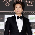 Ji Sung di Red Carpet Baeksang Arts Awards 2015