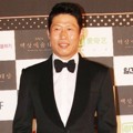 Yoo Hae Jin di Red Carpet Baeksang Arts Awards 2015