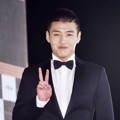 Kang Ha Neul di Red Carpet Baeksang Arts Awards 2015