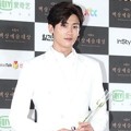 Hyungsik ZE:A di Red Carpet Baeksang Arts Awards 2015