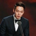 Yoochun JYJ Raih Piala Best Rookie Actor