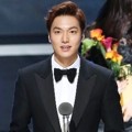 Lee Min Ho Raih Piala Popular Actor