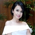 Dina Anjani di Gala Premier Film '7 Hari Menembus Waktu'