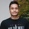 Randy Pangalila di Gala Premier Film '7 Hari Menembus Waktu'
