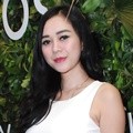 Aura Kasih Hadiri Fashion Show Archipelago Digelar oleh Pistos