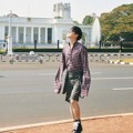 Yesung Super Junior Berpose di Depan Istana Negara