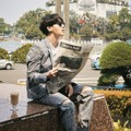 Yesung Super Junior Saat Berpose di Depan Budaran Hotel Indonesia
