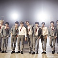 EXO Tampil Berseragam di Album Repackage 'Love Me Right'