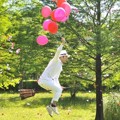 Melayang dengan Sapu Terbang Membawa Balon