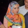 Shinta Bachir Mendatangi Polres Jakarta Selatan