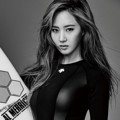 Yuri Girls' Generation Bergaya dengan Papan Selancar