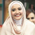 Zaskia Sungkar Saat Tampil di Acara 'Ngabuburit' Trans TV
