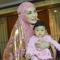 Nia Daniati di Tahlilan 7 Harian Meninggalnya Cucu Kembarnya