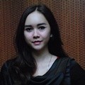 Aura Kasih Hadiri Perayaan Elvira Devinamira Ulang Tahun ke-22
