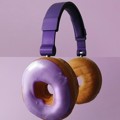 Foto Combo Headphone dan Donat Karya Stephen McMennamy