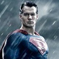 Henry Cavill Berperan Sebagai Superman di Film 'Batman v Superman: Dawn of Justice'