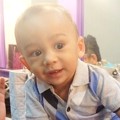 Imutnya Adam Saat Difoto