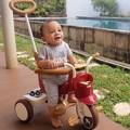 Adam Saat Bermain Sepeda Roda Tiga