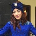 Bella Shofie Kenakan Baju Lebaran Rancangan Ivan Gunawan