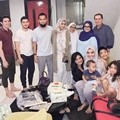 Shireen Sungkar Sambangi Rumah Sang Kakak