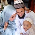 Bahagianya Shireen Sungkar dan Teuku Wisnu Berlebaran Bersama Teuku Adam Al Fatih