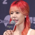 Sunny Saat Menjawab Pertanyaan Para Wartawan