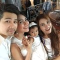 Kartika Putri dan Ayu Ting Ting di Pesta Ulang Tahun El Barack Alexander
