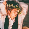 Pose Krystal f(x) degan Mahkota Bunga di Majalah W Korea Edisi Agustus 2015