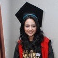 Elyzia Mulachela di Premier Film 'Catatan Akhir Kuliah'