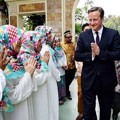 David Cameron Menyapa Ibu-Ibu Pengajian